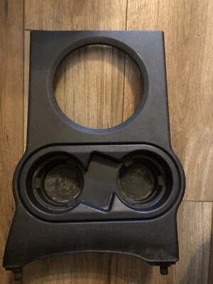 04 - 08 MITSUBISHI ENVAVOR OEM CONSOLA CENTRAL NEGRA PORTAVASOS BISEL DE CAMBIO Foto 1 de 2