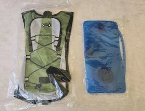 Hydration Backpack With 2L Water Bladder Pack Green Hiking Running Festival NEW - Picture 1 of 5