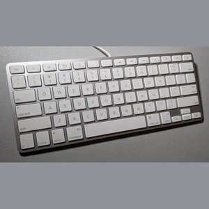 Apple Wired Keyboard | A1242 | White / Silver | Pre-Owned - Picture 1 of 7