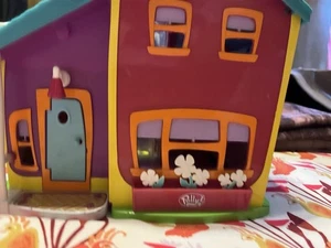 Polly Pocket Haus mit Aufzug 2002 klappbar mit Tragegriff öffnet - Bild 1 von 16