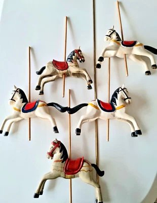 5 Stück Holzpferde aus Deko-Pferde-Karussell Holz ca. 20 cm handbemalt - Bild 1 von 4