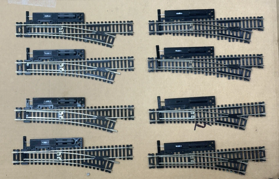 8 MANUAL  ATLAS R/H CUSTOM-LINE HO SCALE NICKEL SILVER #4 TURNOUTS - FREE SHIP - Image 1 of 3