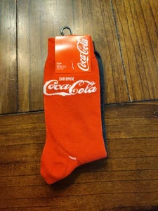 2er-Pack Coca Cola Coke Crew-Socken Schuhgröße 6,5 - 12 Erwachsene neu rot schwarz - Bild 1 von 4