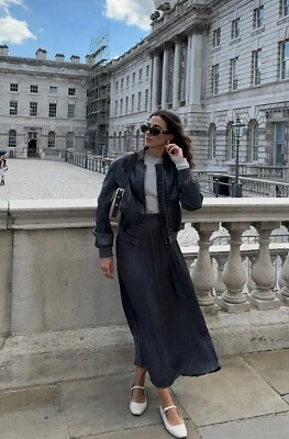 FALDA PLISADA EFECTO SATINADO ZARA SS24 TALLA XS-S, M-L COLECCIÓN ZW NUEVA CON ETIQUETAS | 0002/240 Foto 1 de 4