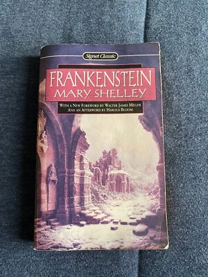 Frankenstein by Mary Shelley paperback (Signet Classic) Foto 1 de 2