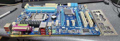 GIGABYTE GA-P67A-D3-B3 Intel P67 LGA1155 ATX Motherboard w/ i7-2600 CPU & I/O - Image 1 of 4