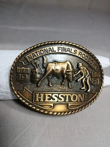 1 Messing 3 1/2" Gürtelschnalle Hesston National Finals Rodeo 1981 - Bild 1 von 3