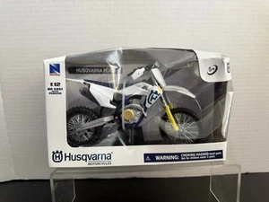 Nuevo Ray 1:12 Husqvarna FS450 Husky Modelo Blanco Supermoto Moto Moto Nuevo En Caja - Imagen 1 de 6
