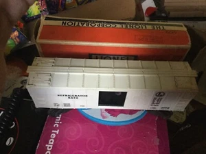 Lionel O Gauge No. 6472 White Refrigerated box car missing doors - Picture 1 of 2