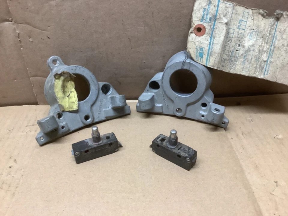 NOS 63-67 C2 Corvette LH RH Inner Headlight Pivot Cup Supports 3825355 3825356 - Image 1 of 3