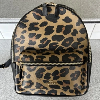 ¡NUEVO! Mochila Coach Charlie Mediana con Estampado de Leopardo Talla 10.75" x 12.5" x 4" Foto 1 de 4