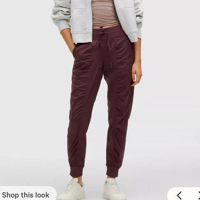 Lululemon 舞蹈工作室中腰慢跑全长石榴石 — 第 1/4 张图片