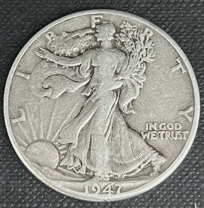 1947-D Walking Liberty Half Dollar ~ 90% SILVER~ SCARCE 🗝️DATE~AMERICANA! L👀K! - Picture 1 of 5