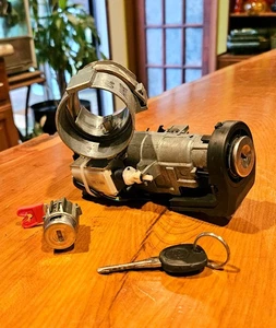 🍑 2006-2011 Chevy HHR IGNITION SWITCH w/ Key, IMMOBILIZER & DOOR LOCK OEM - Picture 1 of 4