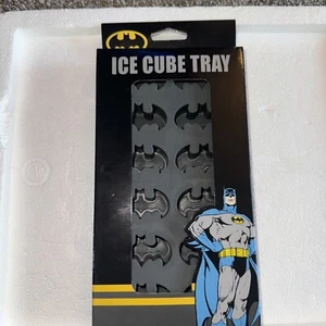 BATMAN ICE CUBE TRAY - DC Comics - BATMAN BAT SYMBOL CUBE - UNOPENED NEW IN BOX - Picture 1 of 2
