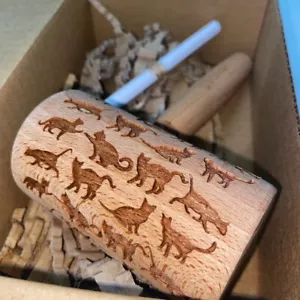 Stodola Engraved Mini Rolling Pin with BEAUTIFUL CATS Pattern - Picture 1 of 1
