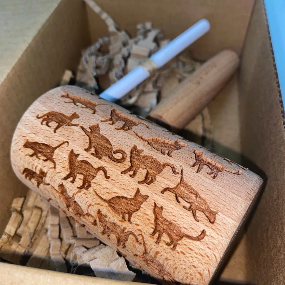 Stodola Engraved Mini Rolling Pin with BEAUTIFUL CATS Pattern - Image 1 of 1