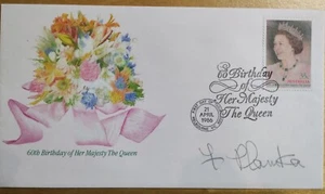 QUEEN ELIZABETH 11  60TH BIRTHDAY  FIRST DAY COVER PERSONALLY SIGNED BY ARTIST - Picture 1 of 3