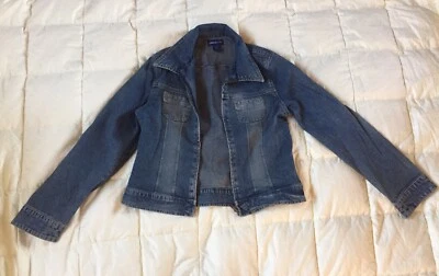 Jaqueta jeans VINTAGE feminina limitada demais, tamanho 12, zíperes - Imagem 1 de 4