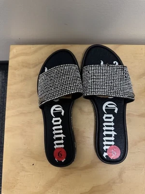 Sandalias Juicy Couture adornadas con tachuelas y joyas, talla 6 Foto 1 de 4