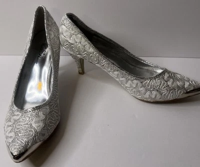 Wild Rose Wedding Shoes Adult 11M White Lace Backing  Silver Toe Cap Women's - Image 1 of 4