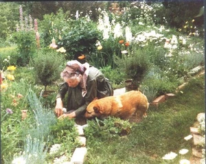 TASHA TUDOR IN HER GARDEN / 1994 #28388 - Picture 1 of 1