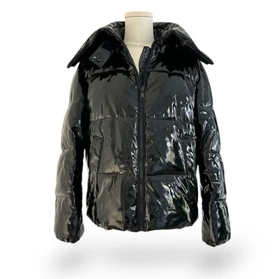 Abrigo acolchado Kendall + Kylie negro imitación patena Wm talla XS brillante Foto 1 de 4