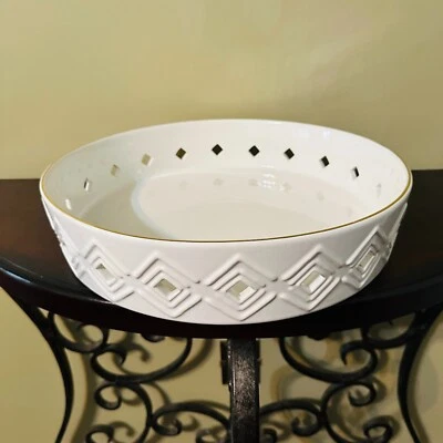 Bandeja para servir de gres Lilly Pulitzer para Target grande redonda blanca con borde dorado Foto 1 de 4