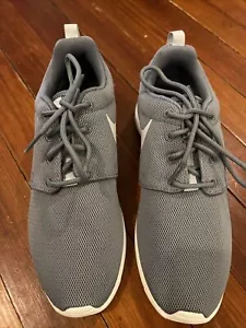Neu graue Damen-Laufschuhe Nike Roshe One 844994 003 - Größe 8,5 Neu - Bild 1 von 10