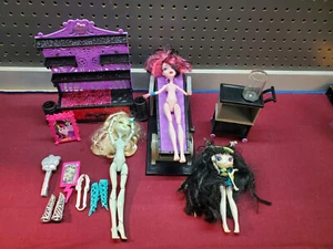 Monster High Doll Collection 3 Dolls and Accessories Lot of 15 pcs - Picture 1 of 8