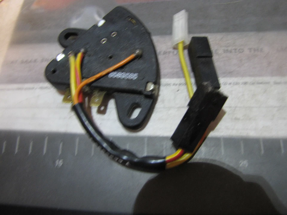 Interruptor de seguridad neutro OE Saab 900 8583585 usado para 1986 a 1989 Foto 1 de 1