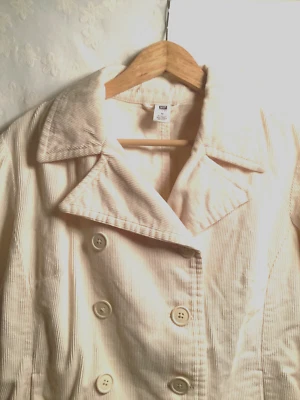 Gap 灯芯绒象牙色夹克 Med 双胸很棒!-仅美国国内发货 — 第 1/2 张图片