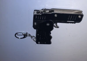 Klappbare Waffe Pistole Schlüsselanhänger Schlüsselring Spielzeug Neuheit schwer massiv Clip Metall - Bild 1 von 9