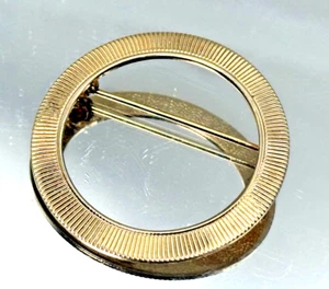 Vintage Brooch Round Gold Metal - Picture 1 of 6