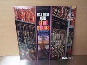 Chet Atkins Lp Its A Guitar World On Rca - EXC - Picture 1 of 3