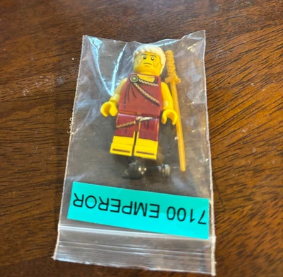 LEGO Roman Emperor Minifigure col133 Collectible Minifigures Series 9 - Image 1 of 3