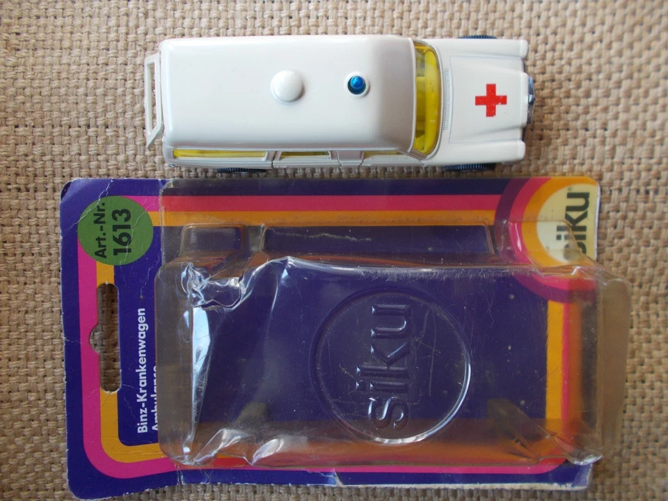 Siku Binz Ambulance Europ L 70er mit OVP - Bild 1 von 4
