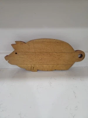 Tabla de cortar cerdo de madera primitiva vintage borde rojo bien usada pies dañados 18 pulgadas Foto 1 de 4