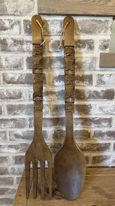 Vintage riesige 28" Holzgabel und Löffel geschnitzt Tiki Totem Mid Century Dekor MCM - Bild 1 von 4