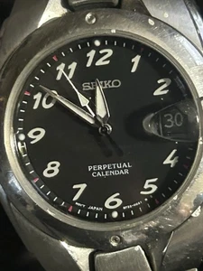 Seiko perpetual calendar vintage black men’s watch quartz HF 32–0029 Band Worn - Picture 1 of 10