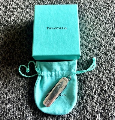 Navaja suiza Victorinox de plata de ley 925 Tiffany & Co. 1837 SD clásica  Foto 1 de 4