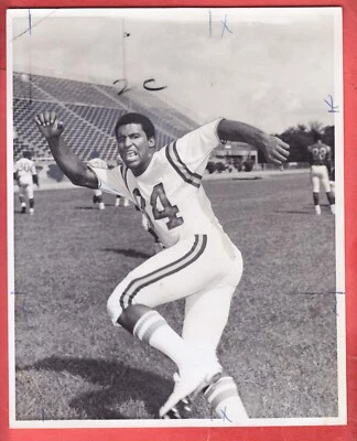1970   SOUTHERN   TEAM ISSUE    8 x 10   GLOSSY   ISIAH ROBERTSON   ROOKIE - Image 1 of 2