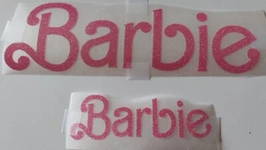 Camiseta "Barbi" Hierro On Transferencia Chaqueta Sombrero ROSA LLAMEANTE Brillo Pequeña, Mediana o Lg - Imagen 1 de 6