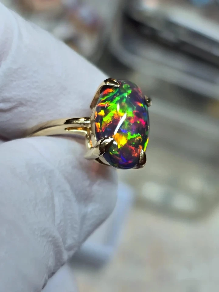 Anillo muy hermoso anillo cabujón de ópalo negro etíope natural y oro macizo de 14 quilates Foto 1 de 4