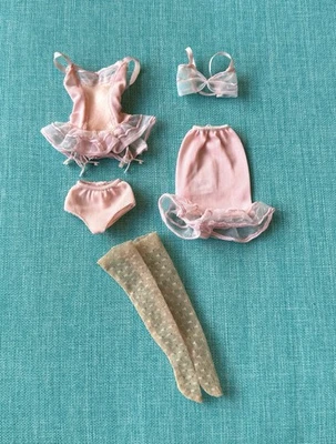 Vintage Barbie HTF "Under Fashions" #1655 Complete Pink Lingerie Set 1966 - Image 1 of 2