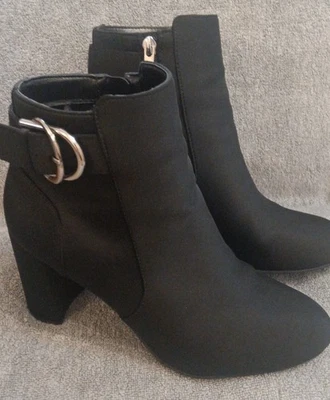 WOMEN'S UNISA Block Heel Buckle Zip-Ankle Boots, sz 8 1/2 WIDE *FREE SHIPPING* - Image 1 of 4