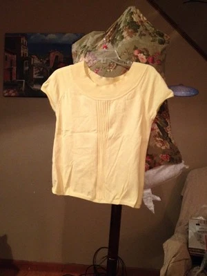 Suéter amarillo manga corta Nine & Company para mujer talla grande (L) Foto 1 de 4