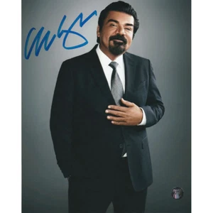 George Lopez Autographed 8X10 Photo - Bild 1 von 1