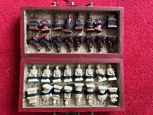Chinesisches Schach-Set mit 32 Schachfiguren - Bild 1 von 6