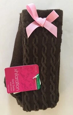 NUEVO CON ETIQUETAS Xhilaration 5.5-8.5 Marrón Cable Arco y Rayas Rosa Calcetines Hasta la Rodilla para 2T-3T Foto 1 de 2